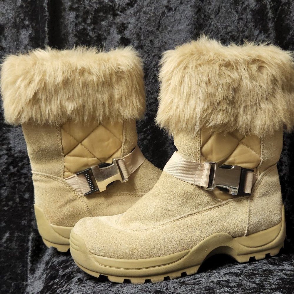 Victoria Spenser Beige Ski Boots Sze 6.5M